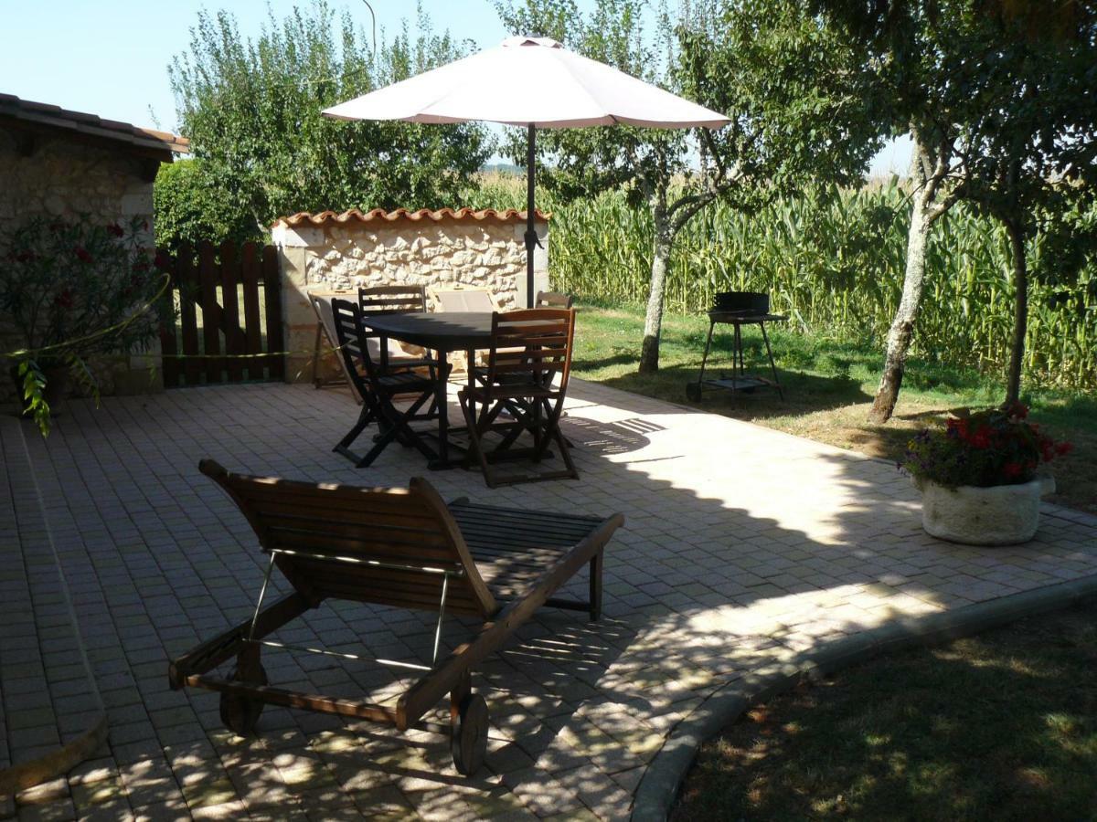 Gite Rural Charentais Les Essards  Экстерьер фото