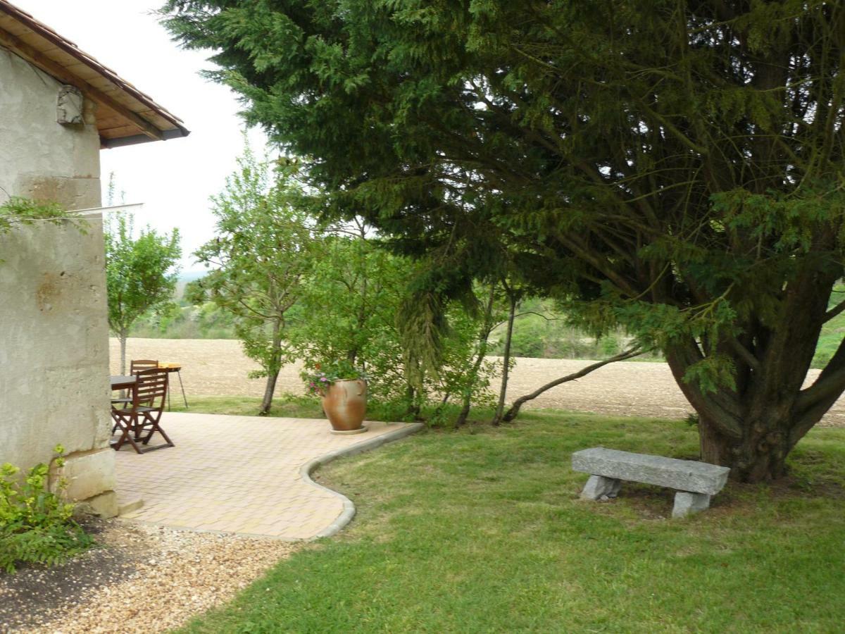 Gite Rural Charentais Les Essards  Экстерьер фото
